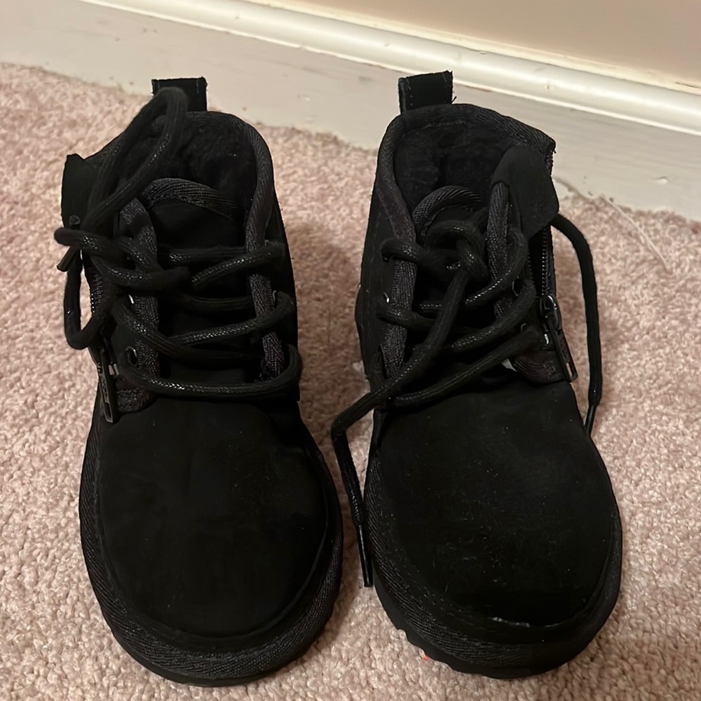 Black ugg boot